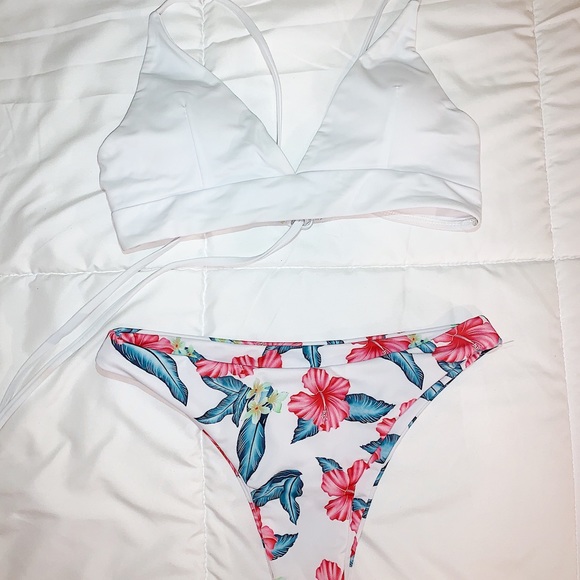 Bikini - Picture 1 of 2